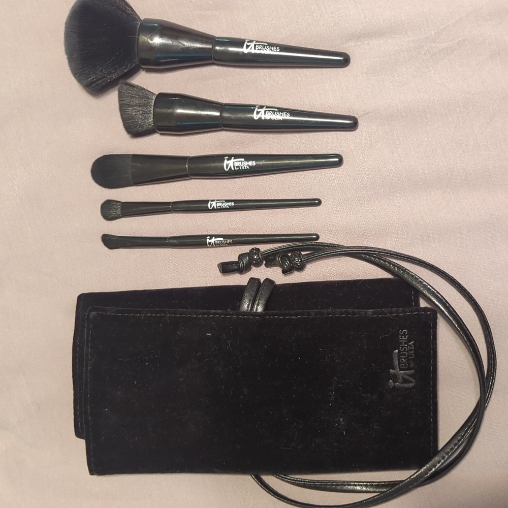 It cosmetics velvet luxe blurring brushes
